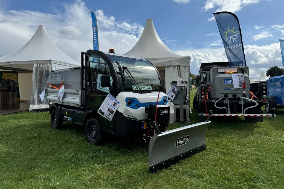 Volledig elektrische voertuigcombinatie klaar voor de winterdienst